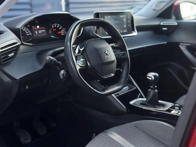 Peugeot 2008 1.2 PureTech 130pk Allure 2021 Benzine 24