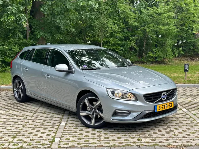 Volvo V60 1.6 T3 R-Design Trekhaak 2015 Benzine