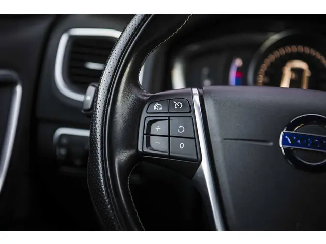 Volvo V60 1.5 T3 R-Design 2017 Benzine 24