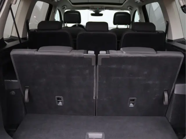 Volkswagen Touran 1.5 TSI Highline 7-zits 2023 Benzine 70