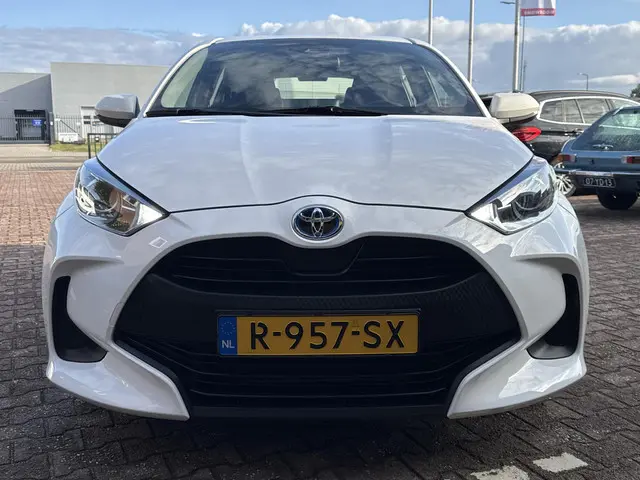 Toyota Yaris 1.5 Hybrid Active 2022 Hybride Benzine 26