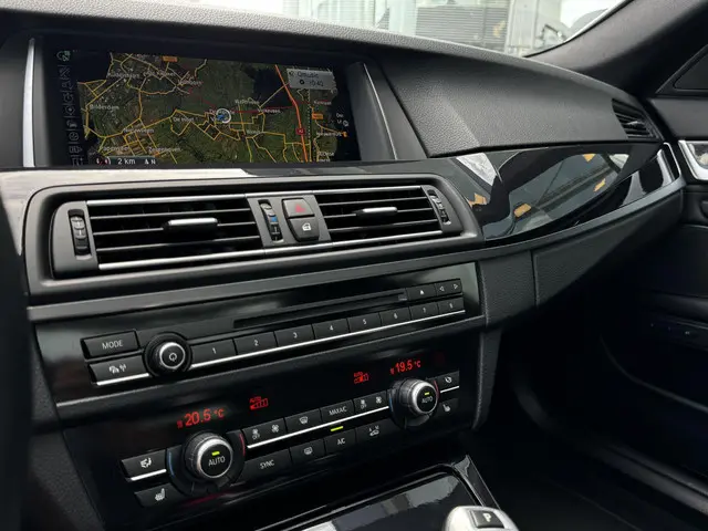 BMW 5 Serie Touring 520i High Executive 2015 Benzine 19