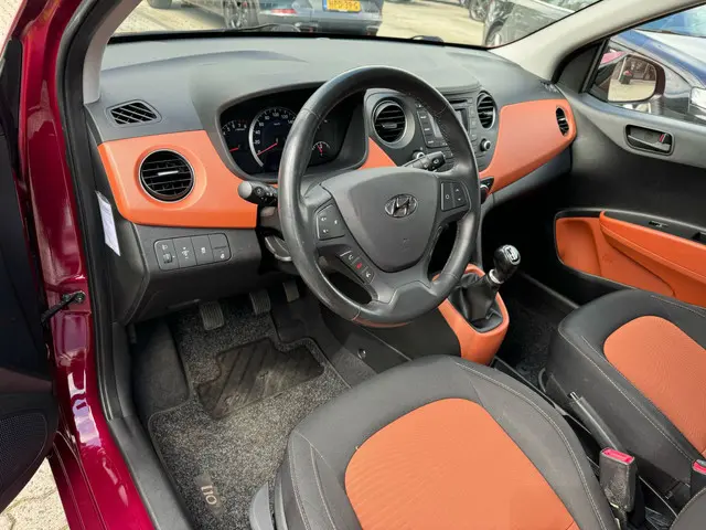 Hyundai i10 1.0i i-Motion Premium 2014 Benzine 2