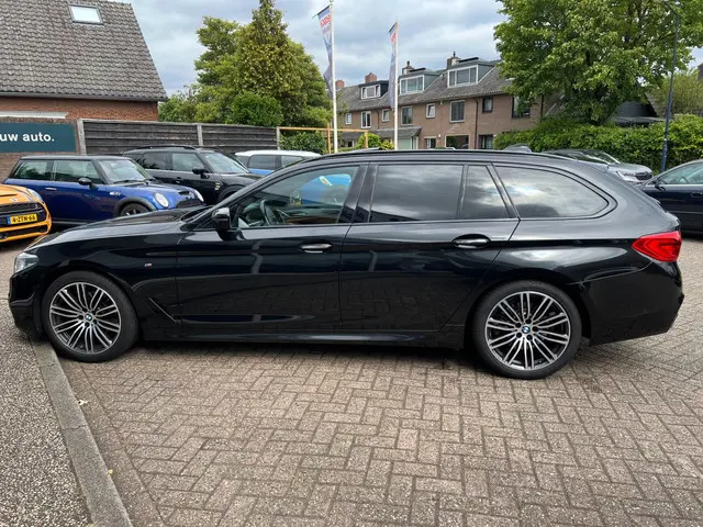 BMW 5 Serie Touring 520i High Executive 2018 Benzine 37
