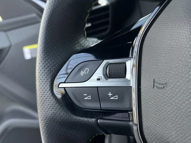 Peugeot e-2008 EV GT Pack 50 kWh 2022 Elektrisch 23