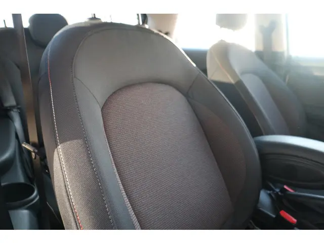 MINI 3-Deurs Cooper 2019 Benzine 13