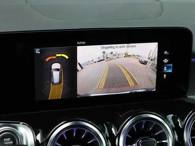 Mercedes-Benz GLB 200 2021 Benzine 32