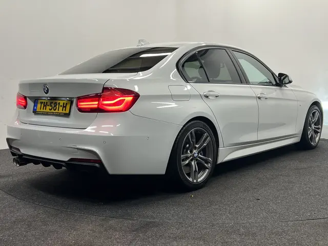BMW 3 Serie 330i M Sport Edition 2018 Benzine 34