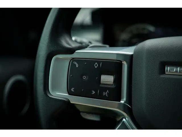 Land Rover Discovery 3.0 D250 R-Dynamic SE 2024 Diesel 36