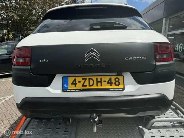 Citroën C4 Cactus 1.2 e-VTi Shine 2014 Benzine 30