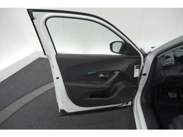 Peugeot 2008 PureTech 130 EAT8 Allure 2022 Benzine 66