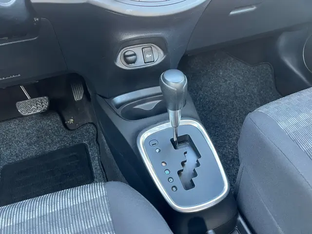 Toyota Yaris 1.5 Hybrid Now 2016 Hybride Benzine 12