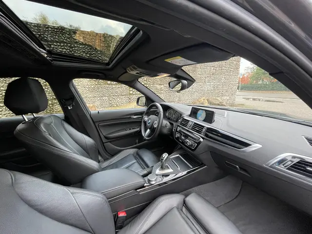 BMW 1 Serie M140i xDrive High Executive 2017 Benzine 11