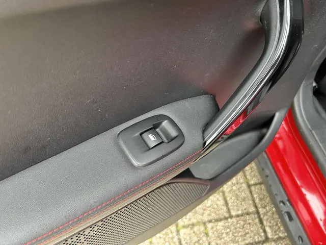 Peugeot 2008 Turbo 110PK GT-line 2018 Benzine 28