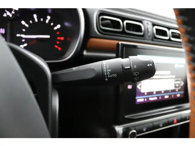 Citroën C3 1.2 PureTech S&S Shine zwart 2017 Benzine 19