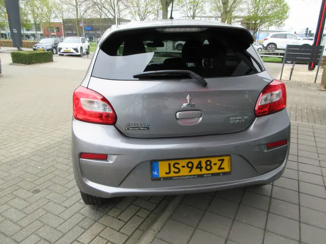 Mitsubishi Space Star 1.0 Intense 2016 Benzine 4