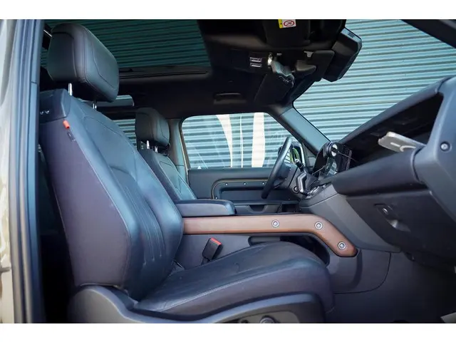 Land Rover Defender 90 3.0 P400 90 X 2021 Benzine 40