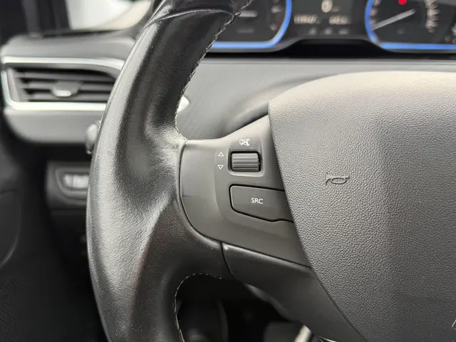 Peugeot 2008 1.2 PureTech Allure 2016 Benzine 17