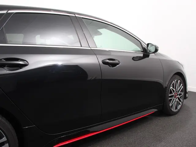 Kia ProCeed 1.6 T-GDi 204pk Automaat GT 2023 Benzine 32