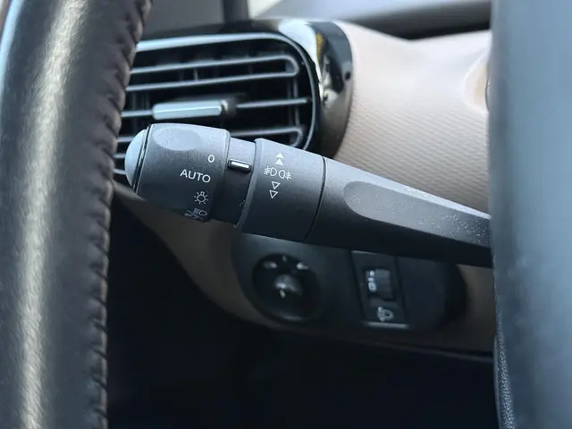 Citroën C4 Cactus 1.2 PureTech Shine 2015 Benzine 19