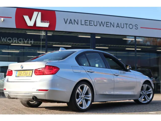 BMW 3 Serie 335i High Executive 2012 Benzine 2