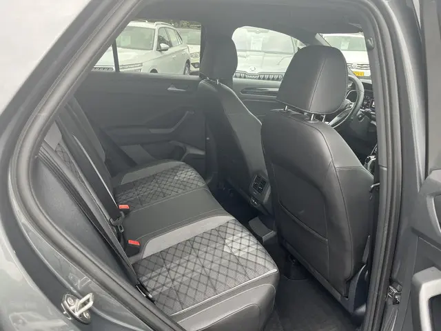 Volkswagen T-Roc 1.5 TSi DSG R-Line (2X) 2022 Benzine 17