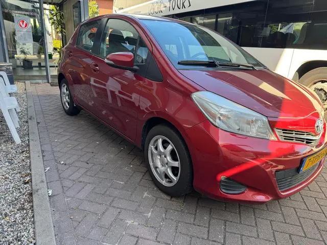 Toyota Yaris 1.0 VVT-i Now 2014 Benzine 4