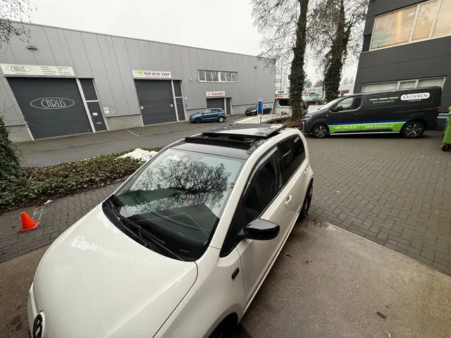 Volkswagen up! 1.0 high up! Pano/Lmv/Clima/Leer 2015 Benzine 15