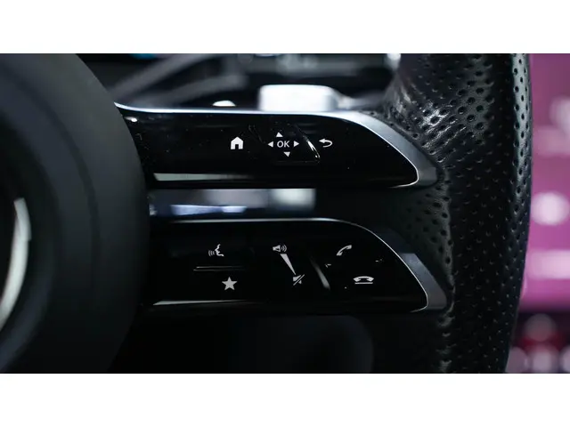 Mercedes-Benz C-Klasse 180 AMG Line 2023 Benzine 36