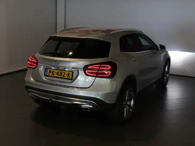Mercedes-Benz GLA 200 Prestige 2016 Benzine 27