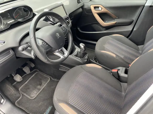 Peugeot 208 1.2 VTi Urban Soul 2013 Benzine 3