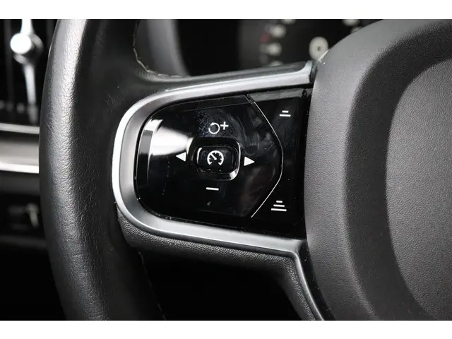 Volvo S60 2.0 T4 R-Design 2020 Benzine 32