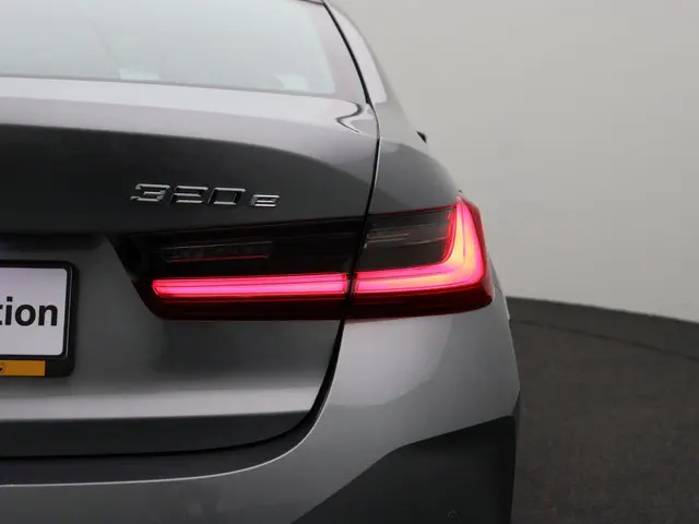 BMW 3 Serie Sedan 320e 2024 Hybride Benzine 16