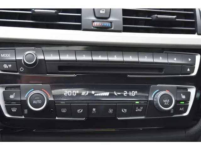 BMW 3 Serie 320i Corporate Lease Executive 2017 Benzine 15