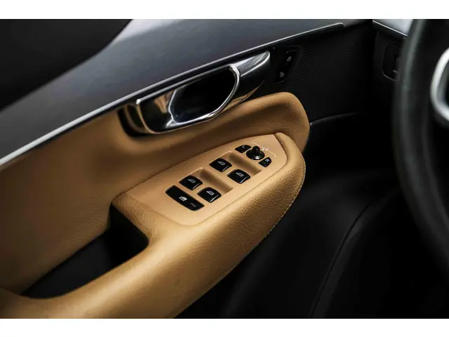 Volvo XC90 2.0 D4 90th Anniversary Edition 2018 Diesel 25
