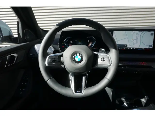 BMW 1 Serie 5-deurs 120 2025 Benzine 6