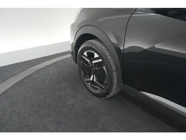 Peugeot 2008 PureTech 130 EAT8 GT 2024 Benzine 18