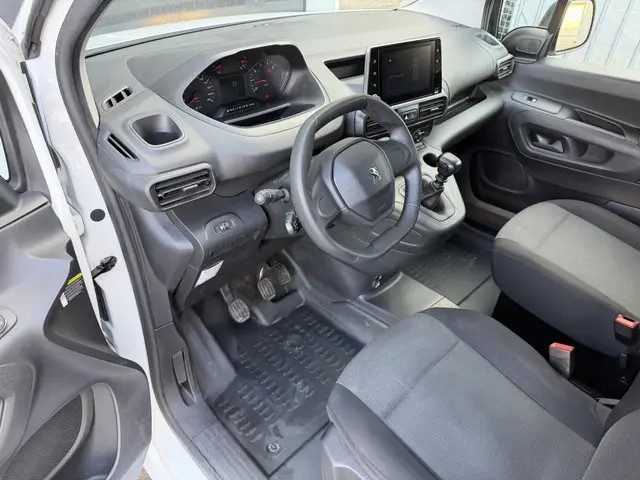 Peugeot Partner 1.2 PureTech Premium 2021 Benzine 31