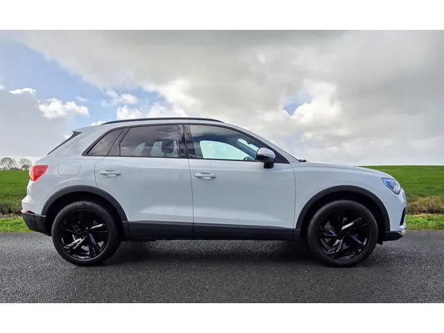 Audi Q3 45 TFSI e Advanced edition 2022 Hybride Benzine 2