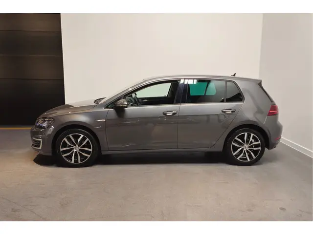Volkswagen e-Golf 3