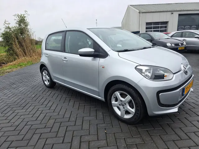Volkswagen up! 1.0 high up! BlueMotion 2013! 2013 Benzine 4