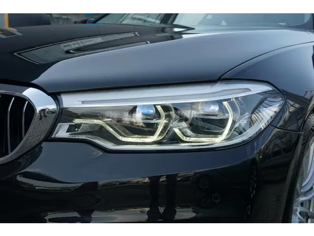 BMW 5 Serie Touring 530i xDrive Executive 2017 Benzine 18