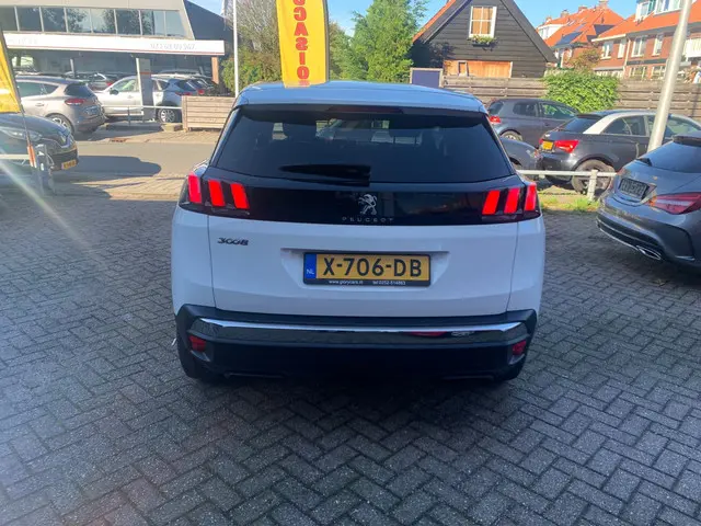 Peugeot 3008 1.2 PureTech Active 2019 Benzine 21
