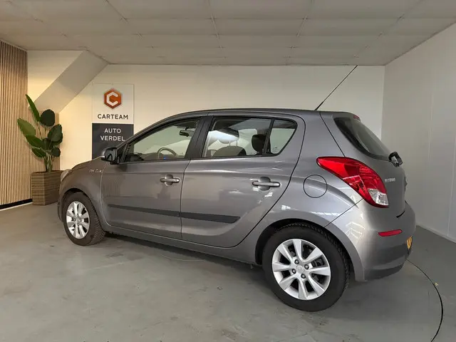 Hyundai i20 1.2i i-Deal Airco, LMV 2014 Benzine 2