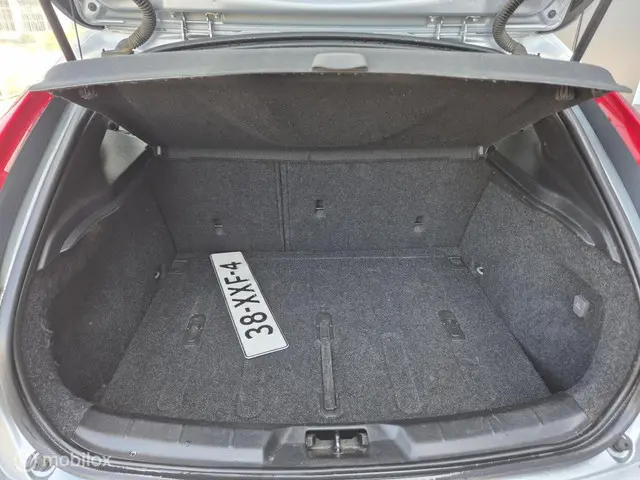 Volvo V40 1.6 T4 Summum LEDER NAVI PDC NAP 2012 Benzine 7