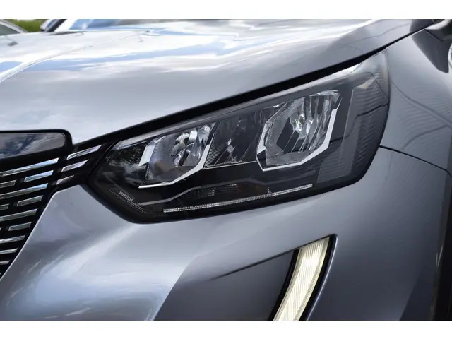 Peugeot 2008 1.2 PureTech Allure Pack 2023 Benzine 8