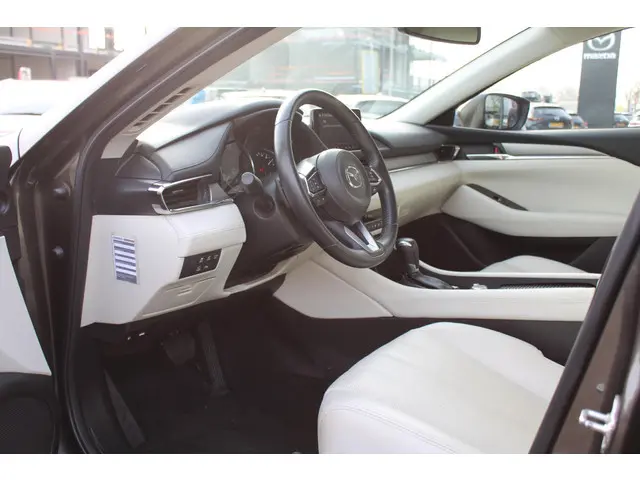 Mazda 6 Sedan 2.5 SkyActiv-G 194 Luxury 2020 Benzine 13