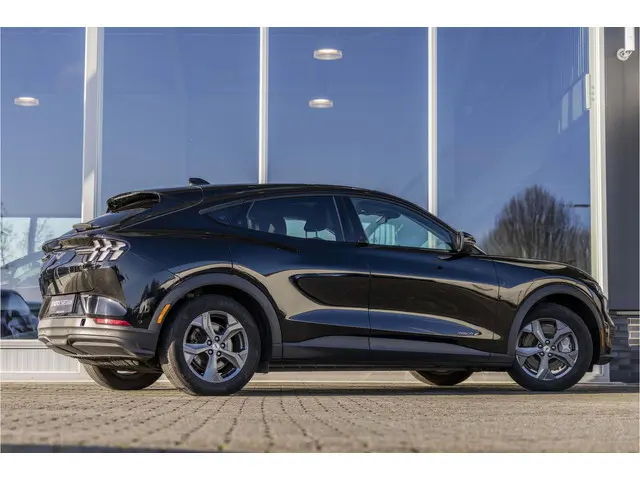 Ford Mustang Mach-E RWD 75 kWh 2021 Elektrisch 2
