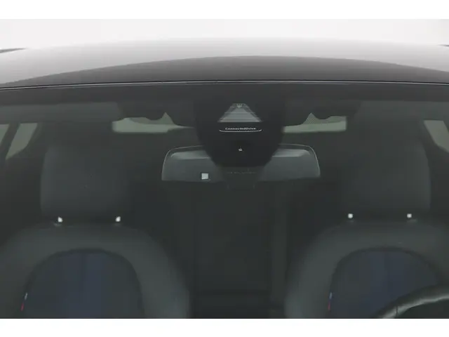 BMW 1 Serie 118i Executive Edition 2021 Benzine 32