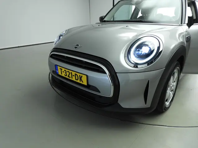 MINI 3-Deurs Cooper 2023 Benzine 28
